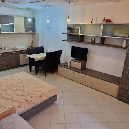 Lala's Sweet Nest By The Sea Side Apartmán *